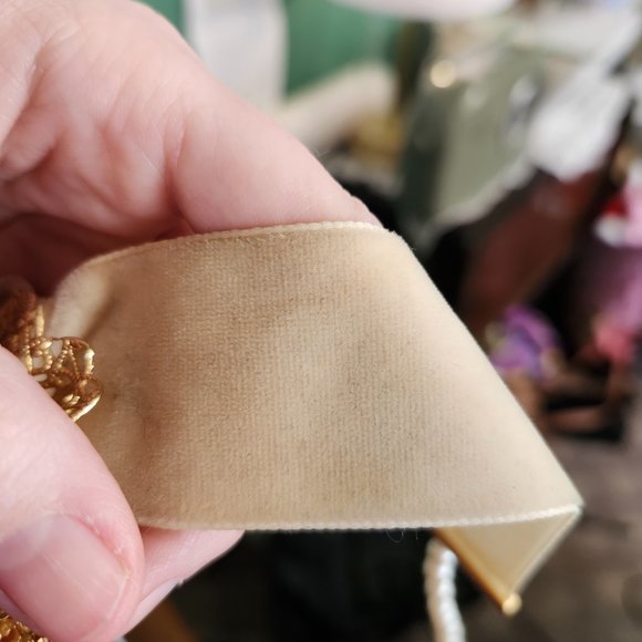 Vintage Victorian Revival Wide White Velvet Choker with Statement Cameo - Picture 9 of 11